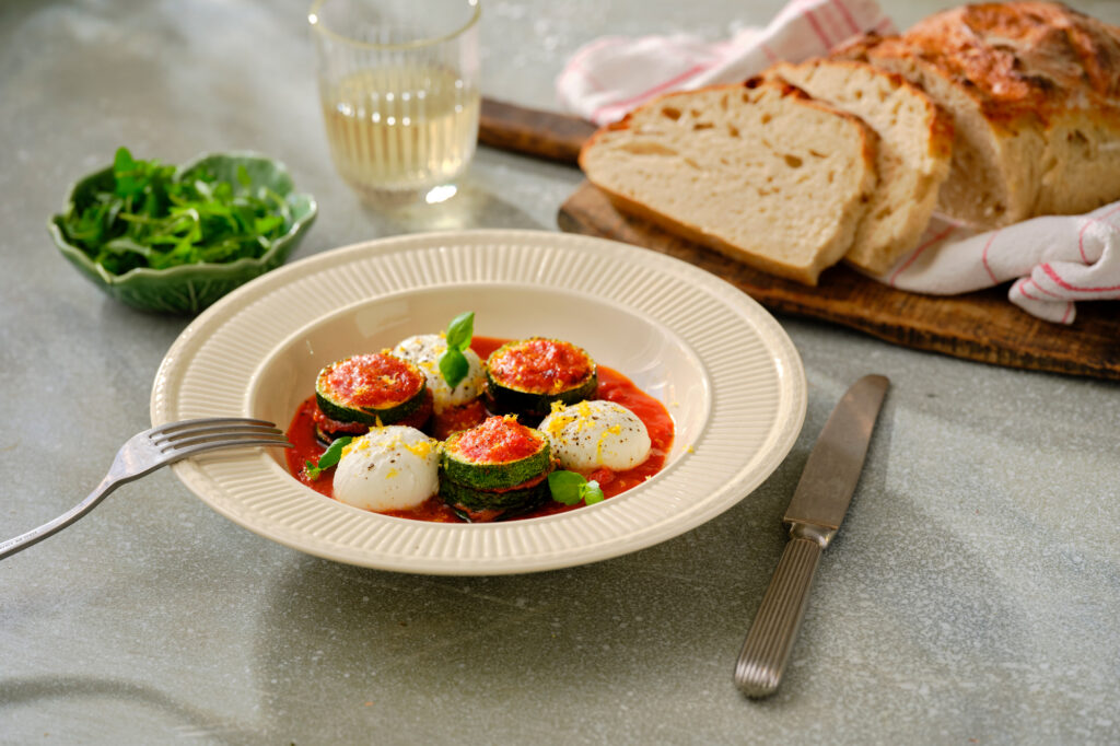 Zucchini, tomat och Mini Burrata