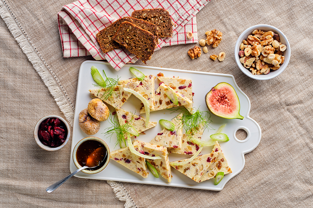 Prästostterrine med frukt och nötter